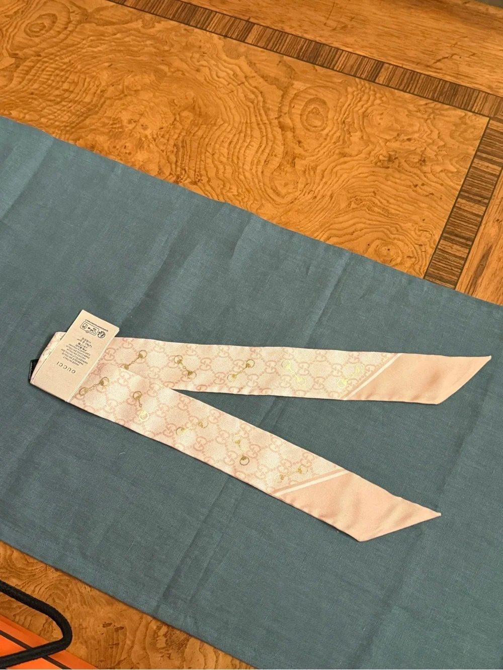 GUCCI GG Horse-bit Pale Pink Silk Twilly Scarf